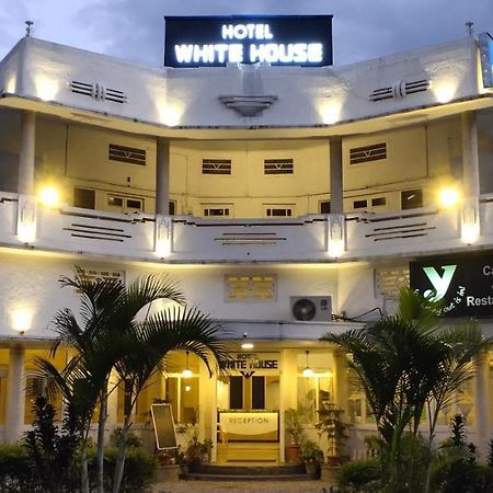 Hotel White House Дехрадун Экстерьер фото